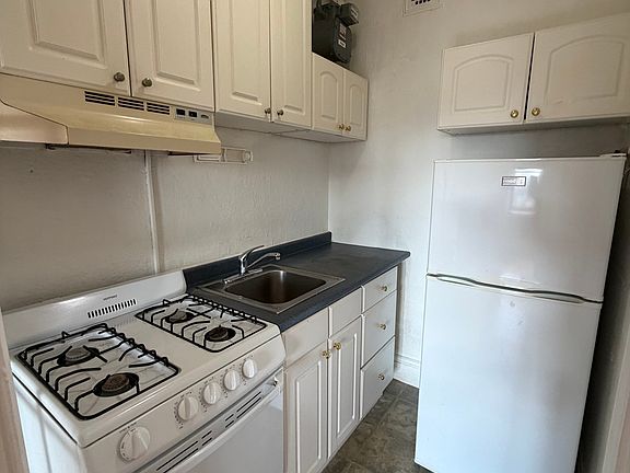 5th image of 8 Garrison St #621