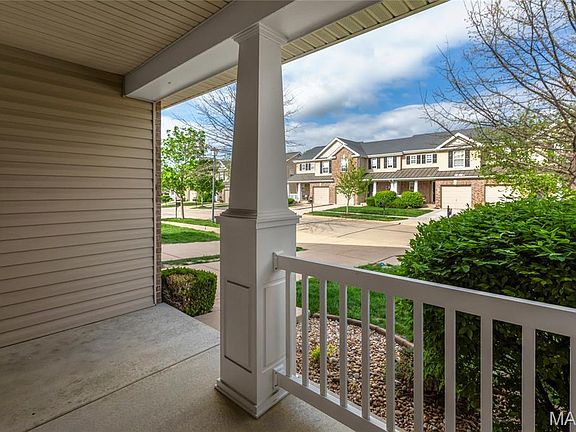 3rd image of 638 Country Village Dr