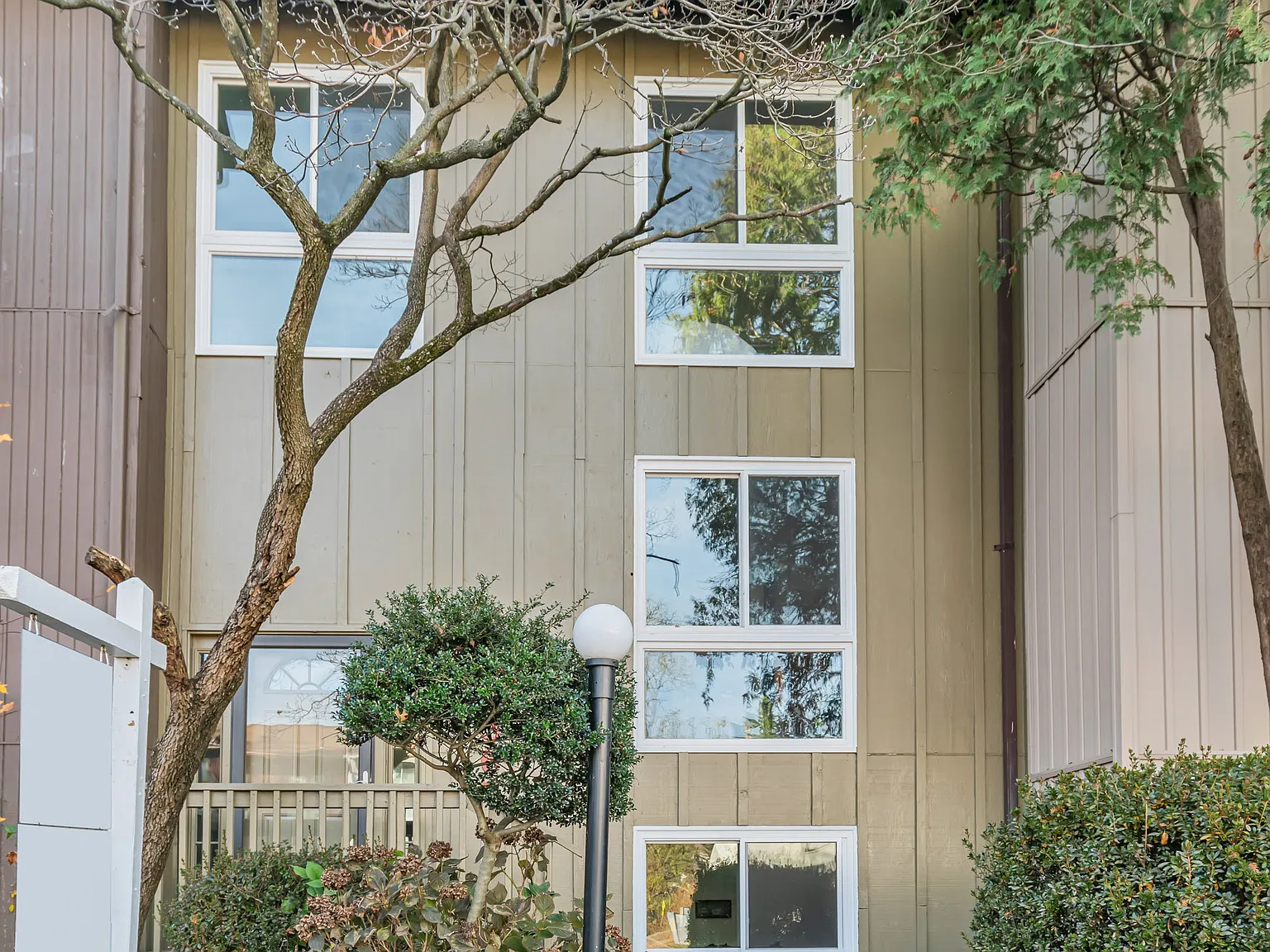 4 bed, 1700 sqft, $3,475 — Photo 2