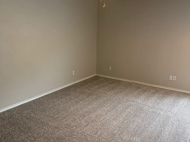 7009 Greenview Cir N — Photo 10