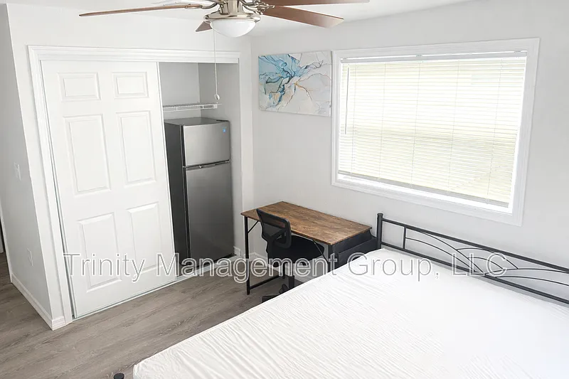 1 bed, 1.0 bath, 127 sqft, $1,039 — Photo 3