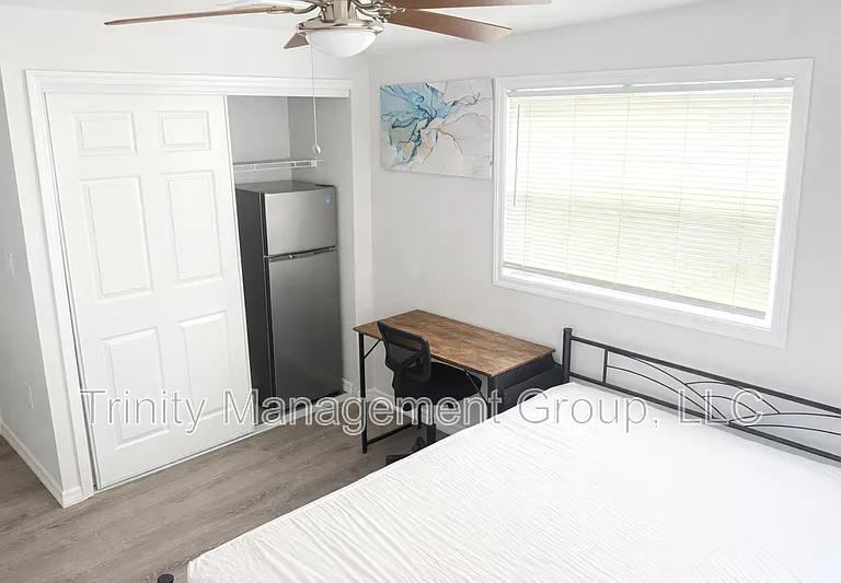1509 Winding Way E #2 — Photo 3