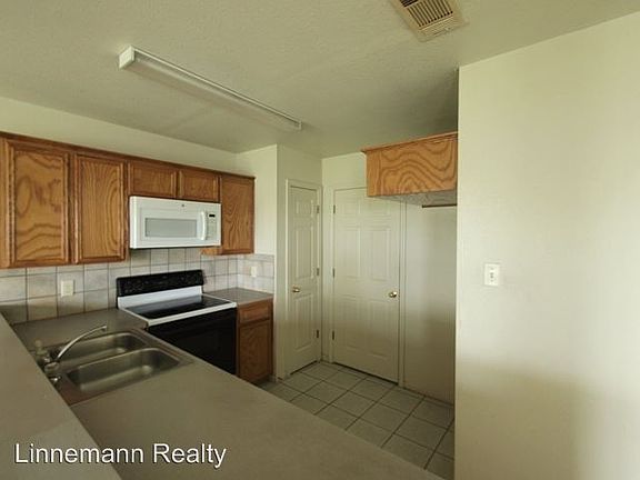 4th image of 3709A Woodrow Dr