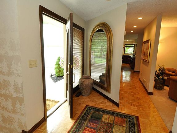 5th image of 8860 Birgham Ct N