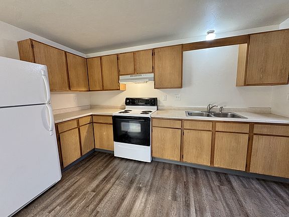 2nd image of 311 Leeland St #2