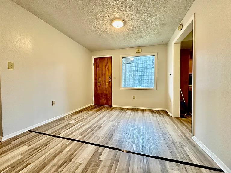 204 S Mill St — Photo 11