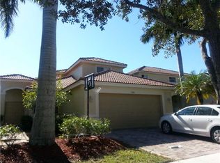 1545 Winterberry Ln, Fort Lauderdale, FL 33327