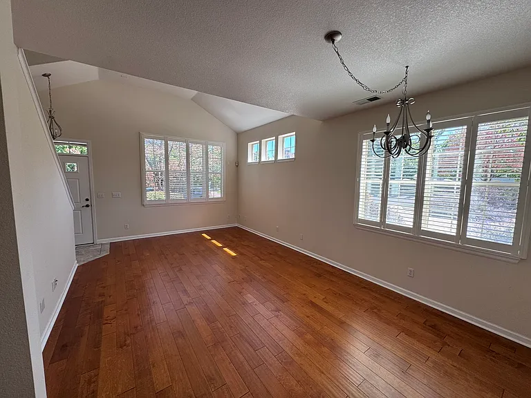 Large open living/dining room (hardwood floors)