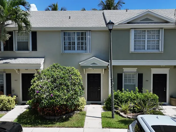 939 Kokomo Key Ln, Delray Beach, FL 33483