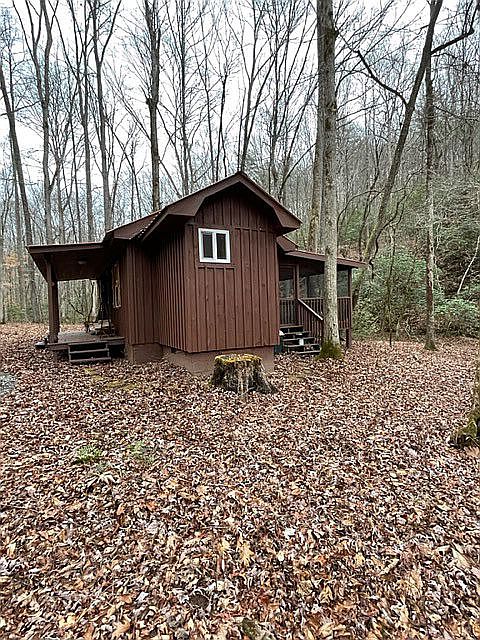 2nd image of 570 Fielder Rd