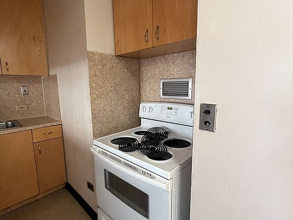 5th image of 1671 Kalakaua Ave APT 208