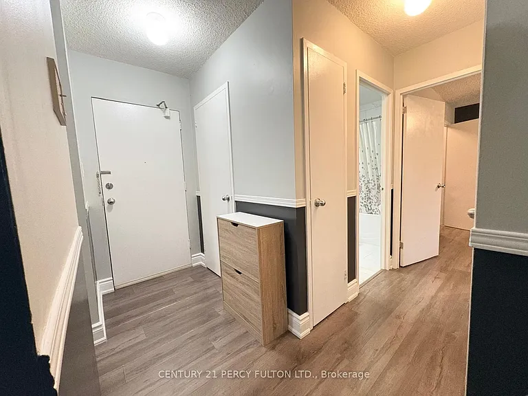 936 Glen St #106 — Photo 15