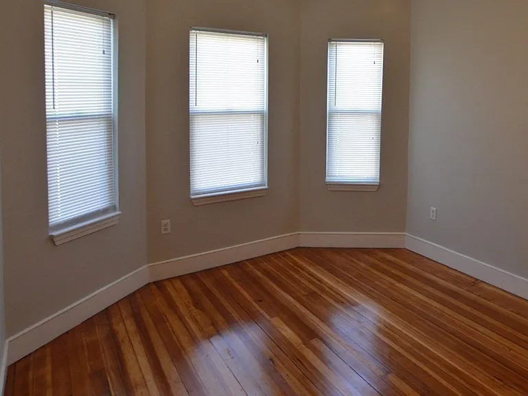 28 Taft St #2 — Photo 9