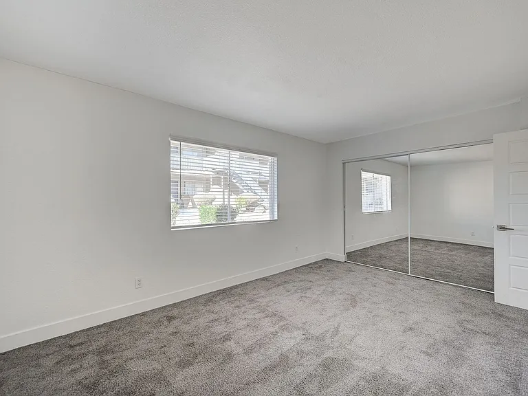 Rancho Vista Apartments — Photo 21