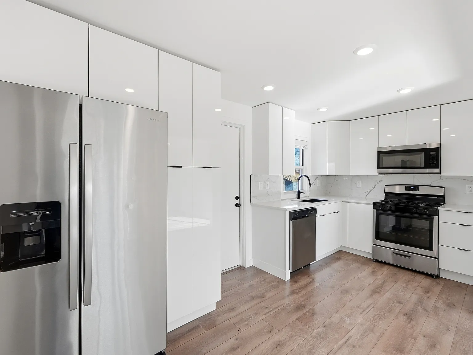 3 bed, $3,500 — Photo 4