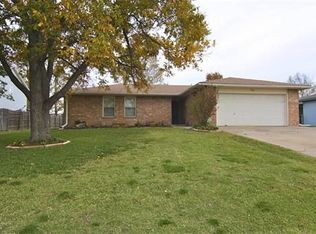 304 Mockingbird Ln, Wagoner, OK 74467
