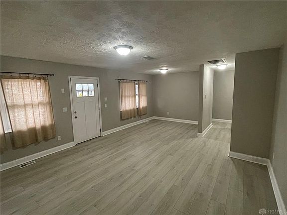 4th image of 471 Park Ave