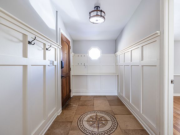 Entry way with convenient storage hooks
