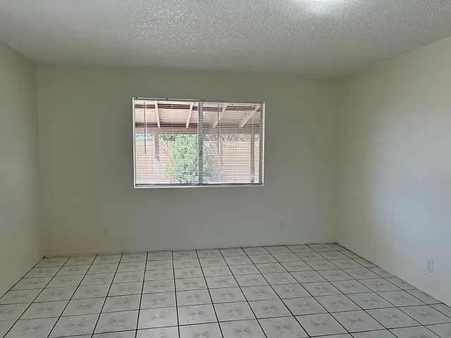 3 bed, 1056 sqft, $1,750 — Photo 4