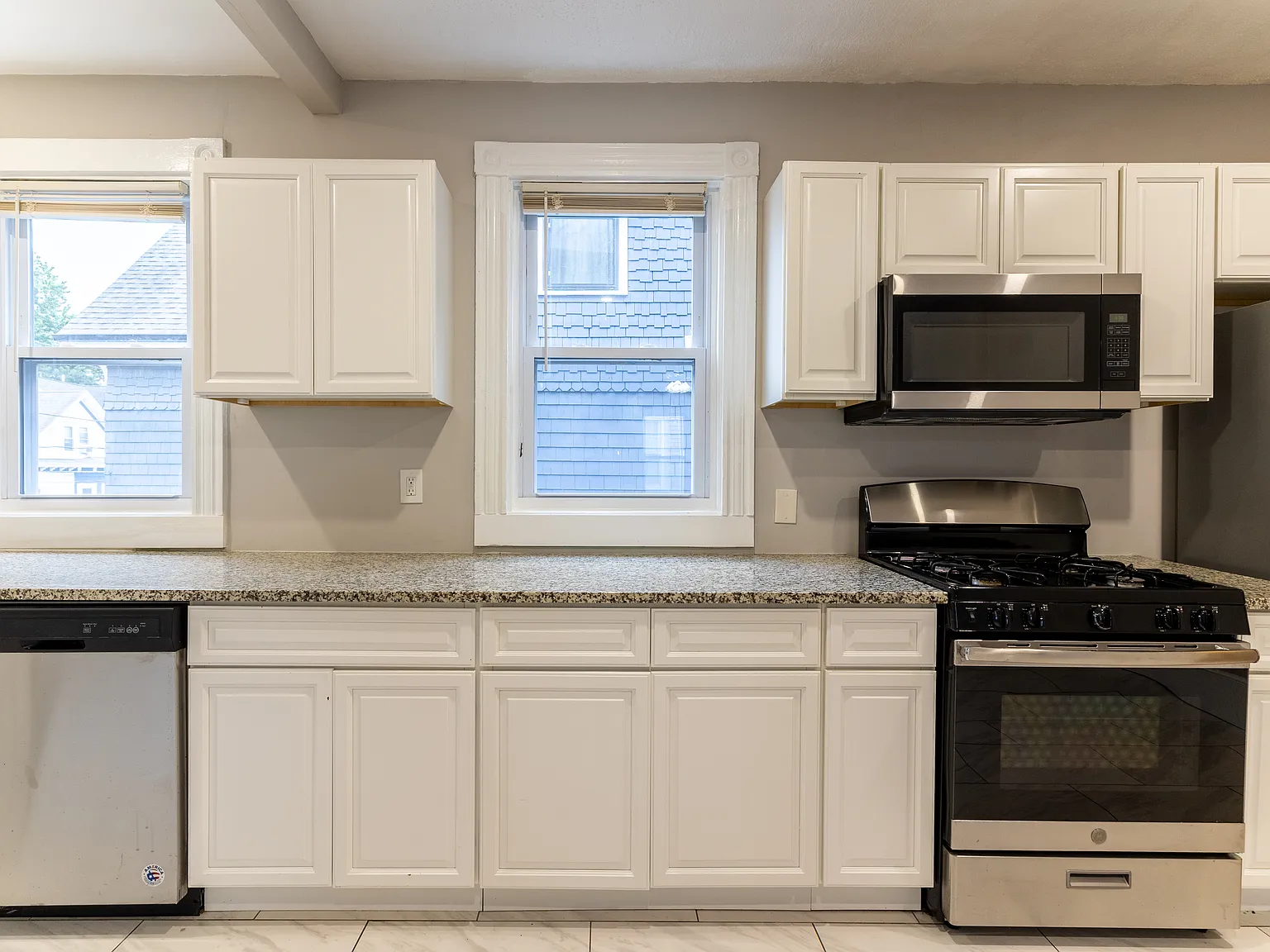 3 bed, 1400 sqft, $3,200 — Photo 3