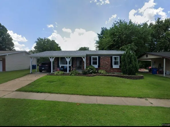 12028 Renaissance Dr, Maryland Heights, MO 63043