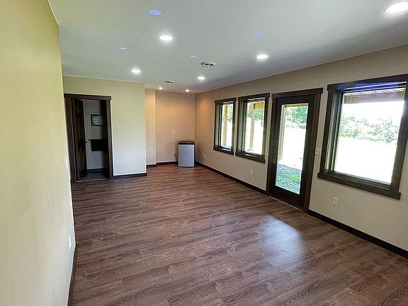 3rd image of 7003 Horn Hill Rd
