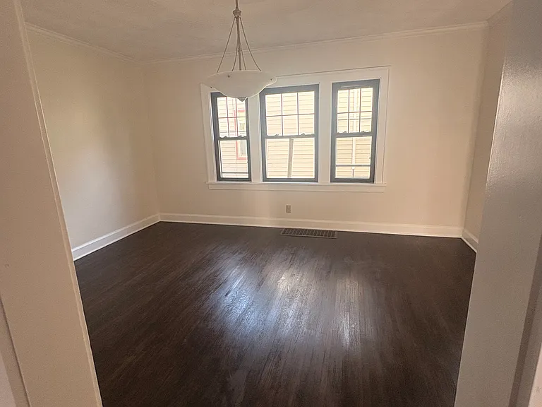 309 W Liberty St — Photo 5