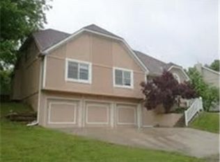 803 N Woodridge Ln, Liberty, MO 64068