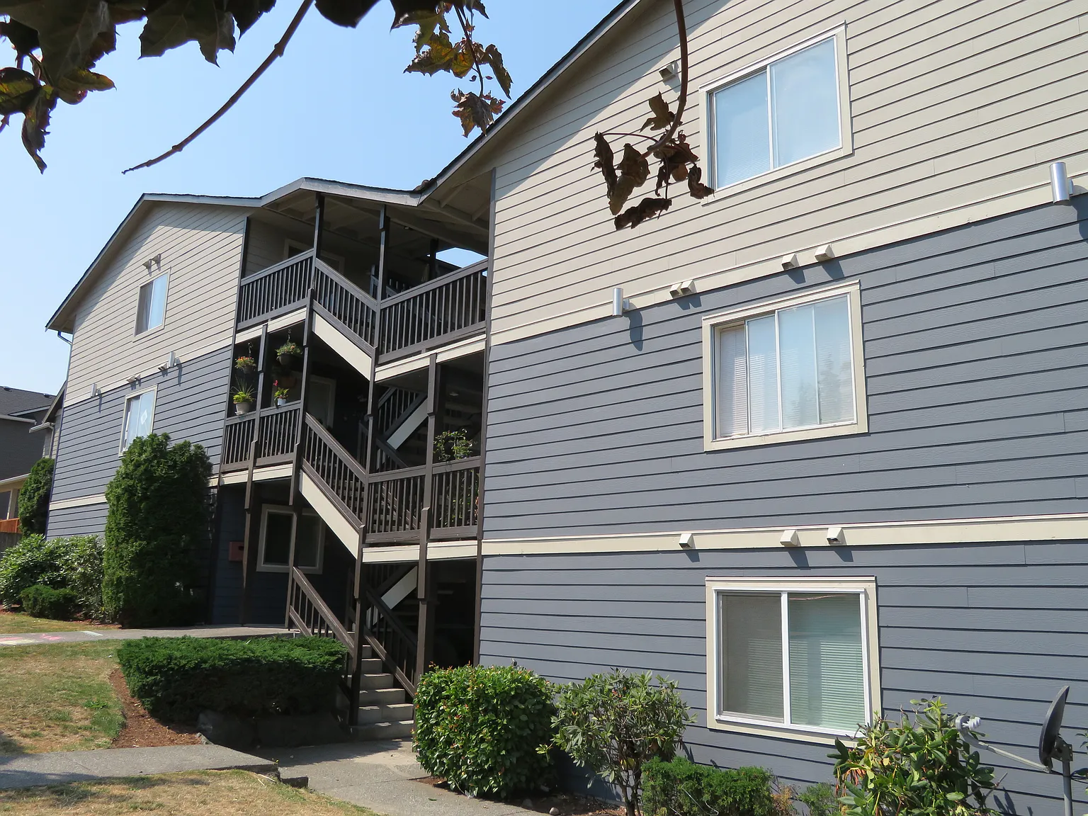 Riverdale Apartments — Photo 2