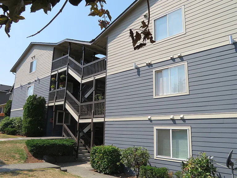 Riverdale Apartments — Photo 2
