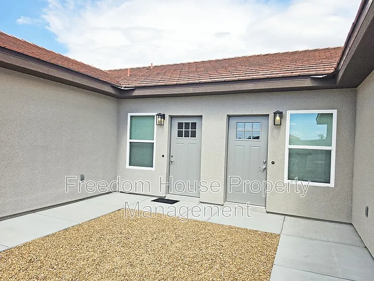1701 Sycamore Ave #A — Photo 6
