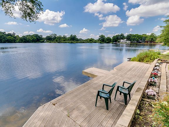 3rd image of 208 Lake Shore Dr
