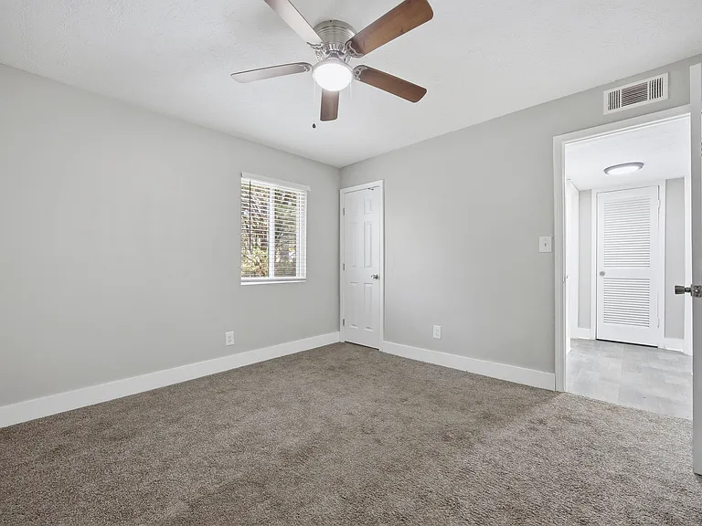 Ridgewood Apartments — Photo 15