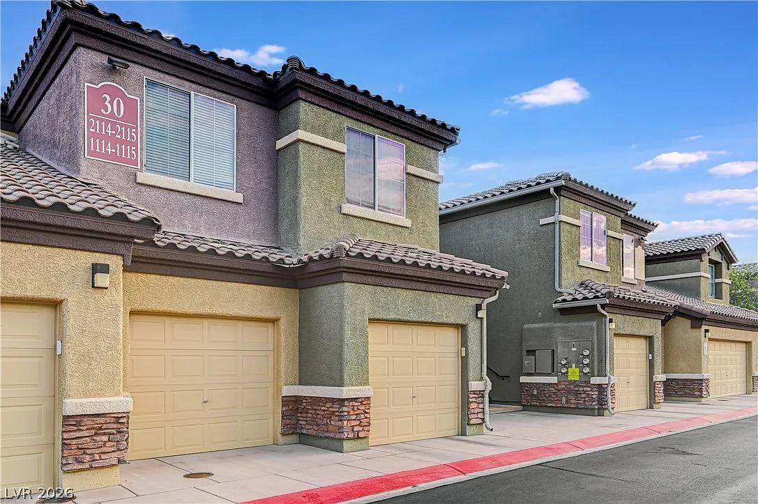 3 bed, 2.0 bath, 1255 sqft, $1,750 — Photo 2