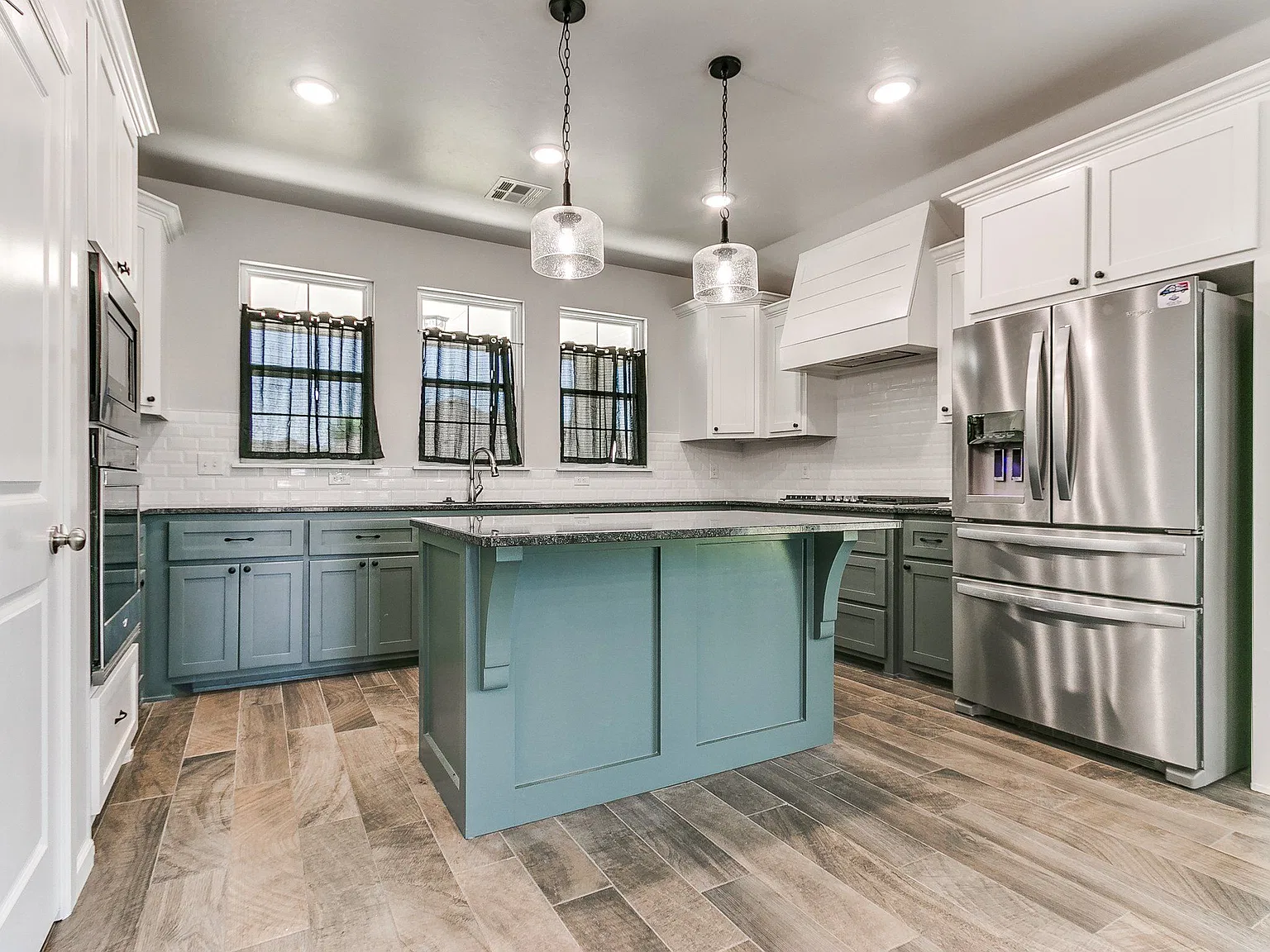 3 bed, 2.5 bath, 2030 sqft, $2,250 — Photo 3