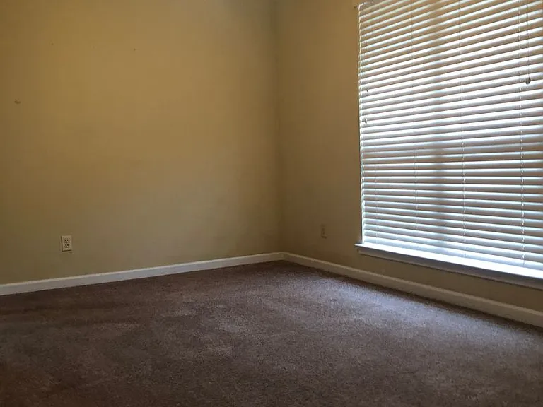 498 Greystone Way — Photo 6