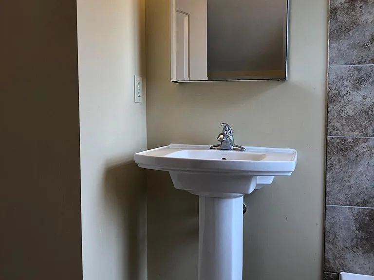 2213 S Robinson Ave #UPPER — Photo 7