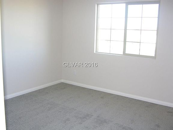 5th image of 147 Duckhook Ave