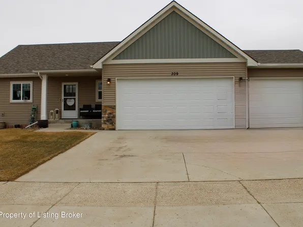 309 26th Ave NE, Watford City, ND 58854