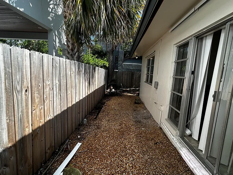 1213 SE 1st St #1-4 — Photo 16