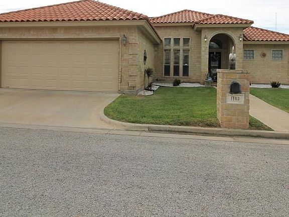 2nd image of 1103 Fairway Ln
