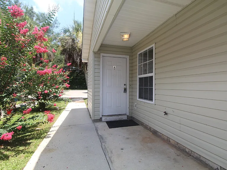 601 N 61st Ave #A — Photo 1