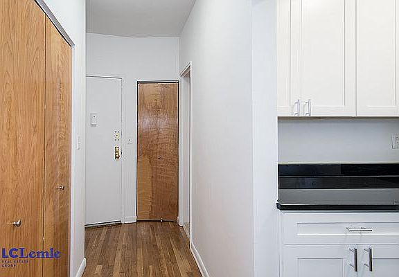 5th image of 218 E 81st St #3RE