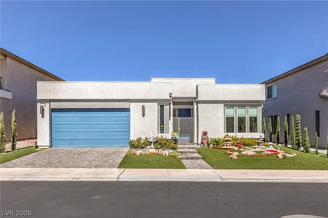 3 bed, 2.0 bath, 2212 sqft, $3,700 — Photo 1
