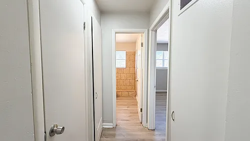 1702-1704 1706 #2512 Photo 1