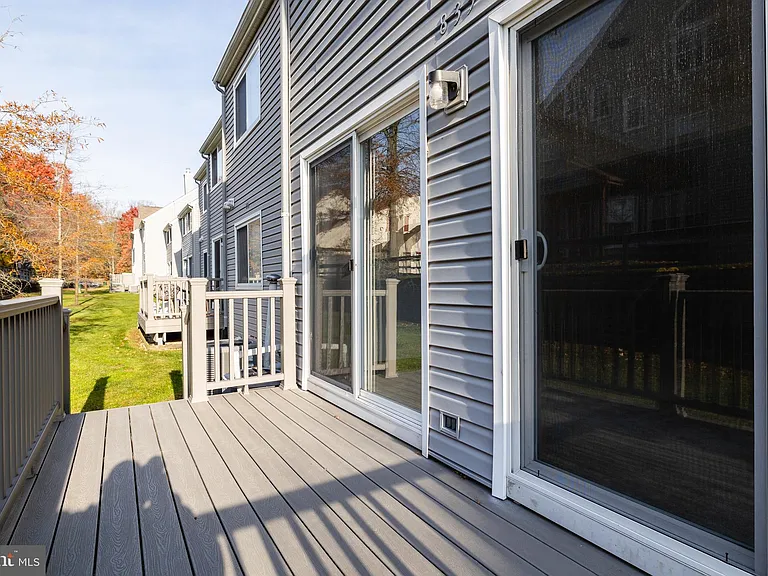 835 Chanticleer — Photo 24