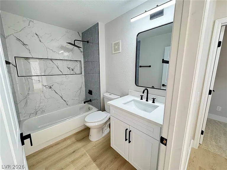 8464 Blue Island Ave — Photo 40