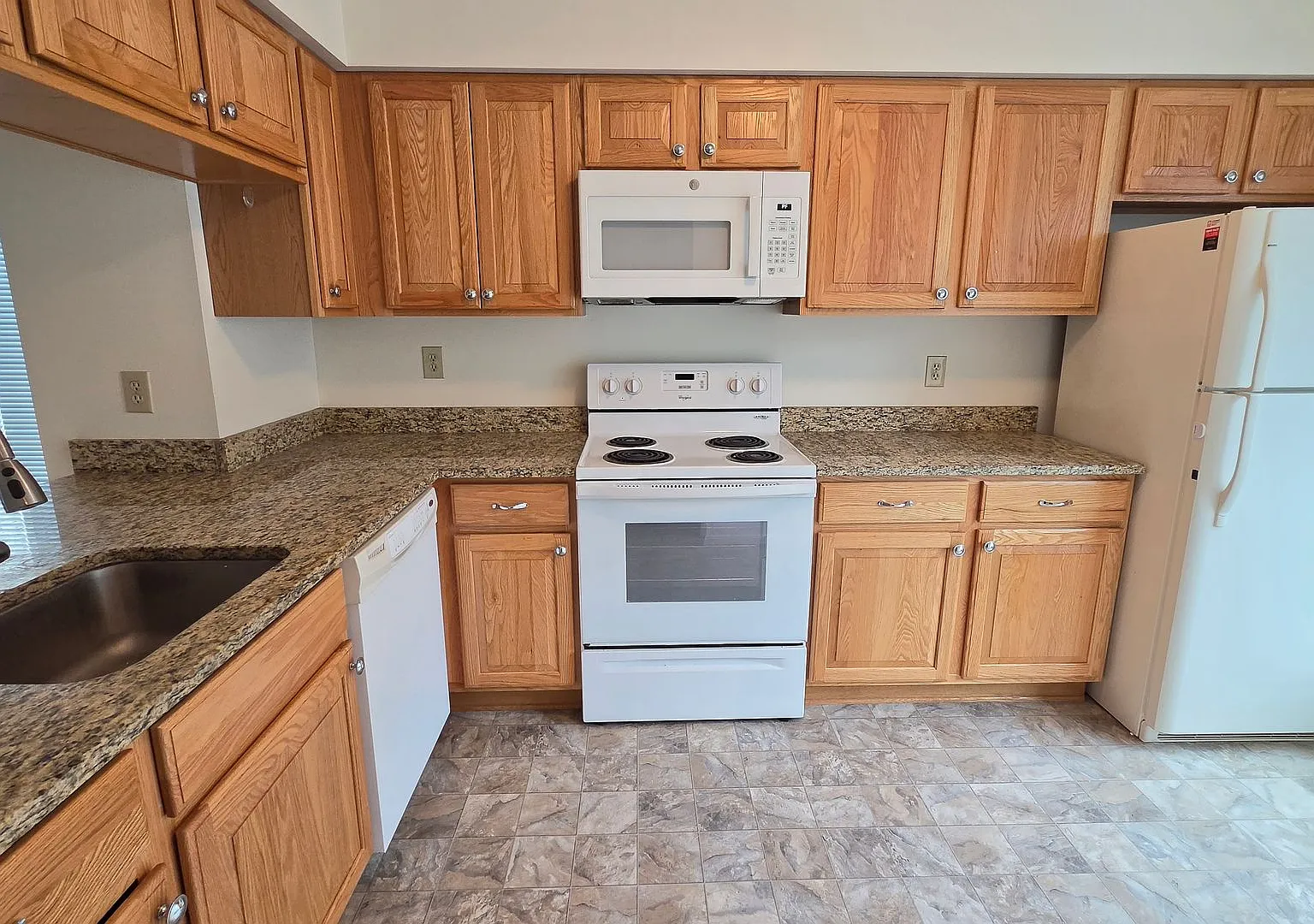 Great Arlington Location with Garage! — Photo 3
