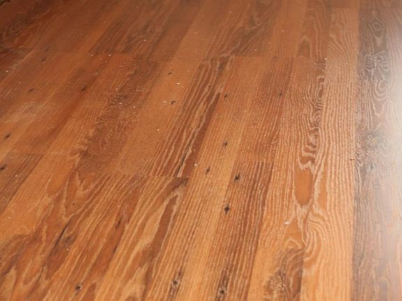 Wood laminate flooring