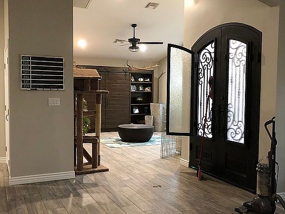 4th image of 1030 E Le Marche Ave